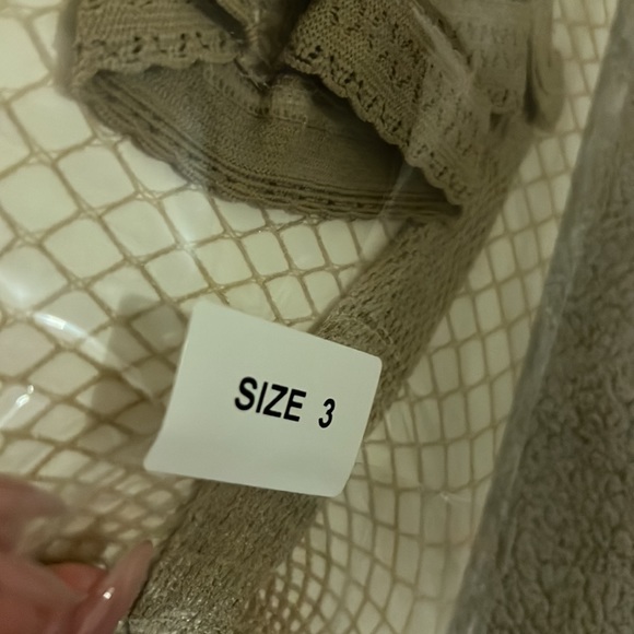 Sexy Little Things Fishnet Pantyhose Size B-NWT - Picture 4 of 5